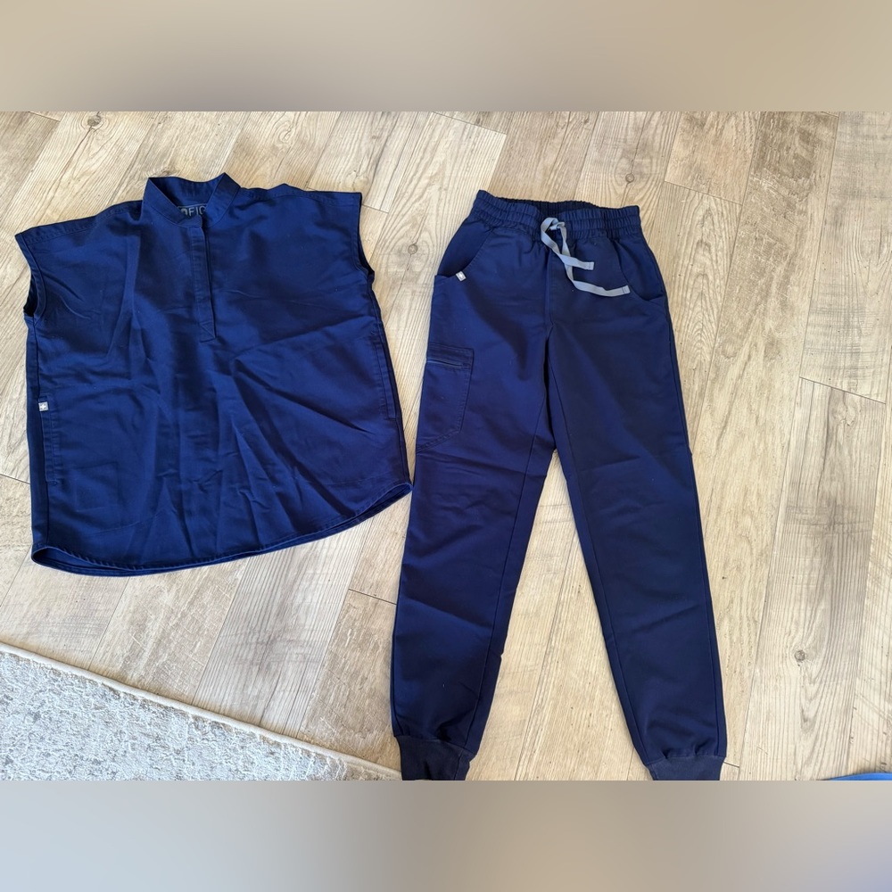 Figs Technical Collection Navy Top worn few times, like new condition